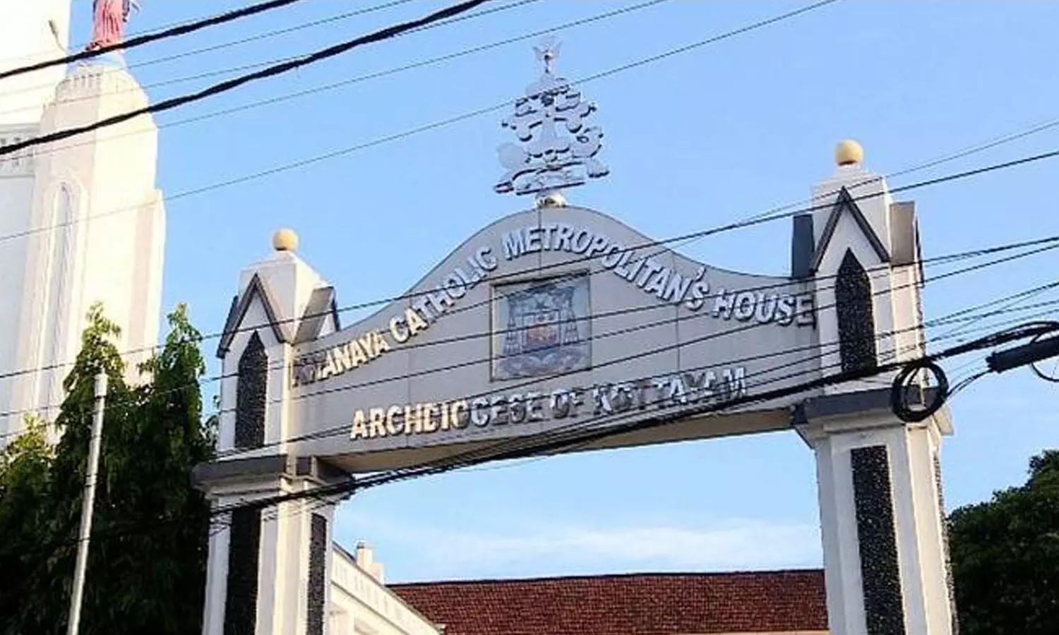 കോട്ടയത്ത് ക്‌നാനായ സഭ ആസ്ഥാനത്ത് വിശ്വാസികളുടെ പ്രതിഷേധം