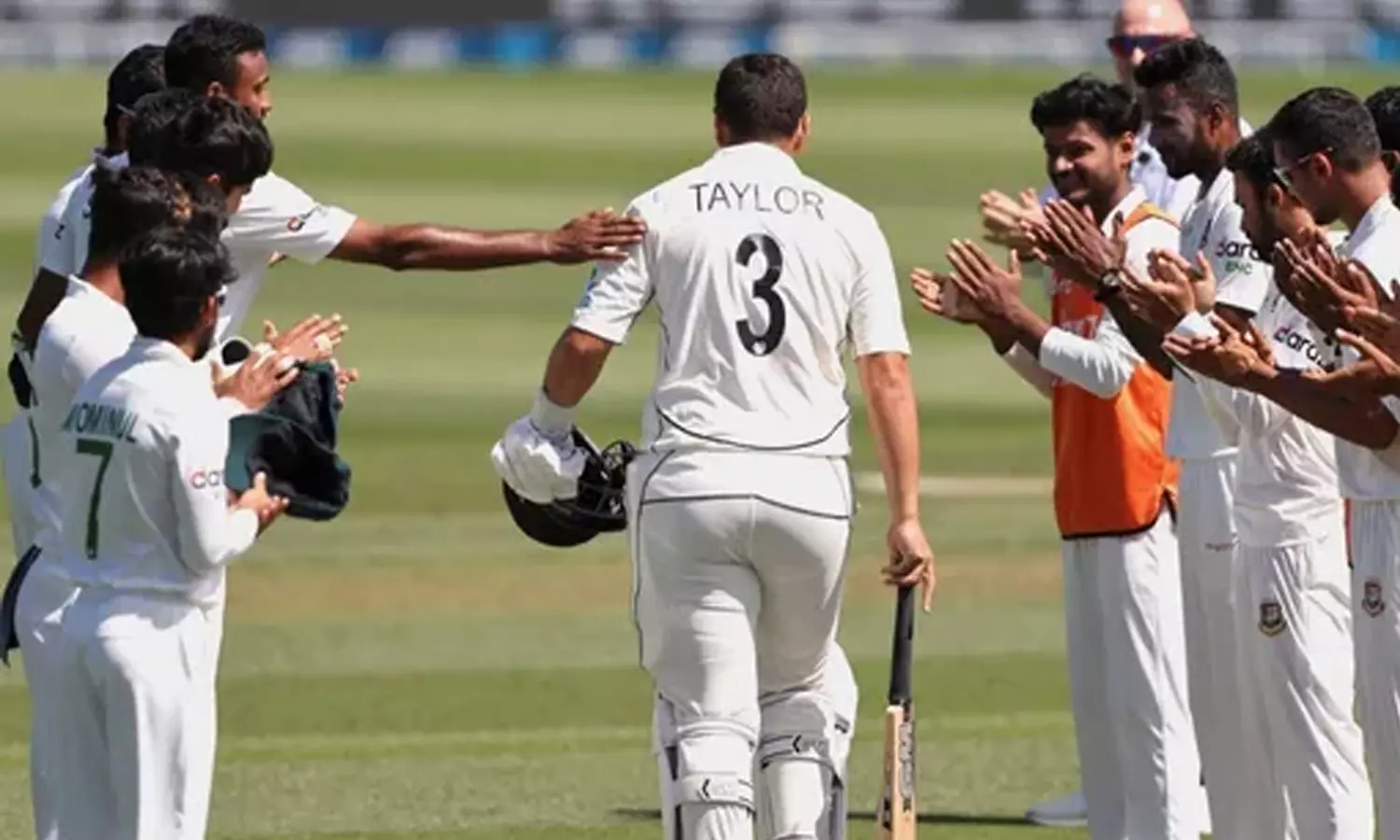 റോസ് ടെയ്‌ലർക്ക് ഗാർഡ് ഓഫ് ഹോണർ നൽകി ബംഗ്ലാദേശ്: അവസാന ടെസ്റ്റിൽ വൈകാരിക നിമിഷങ്ങൾ