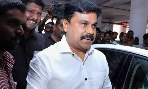 നടിയെ ആക്രമിച്ച കേസിൽ ദിലീപ് മുൻകൂർ ജാമ്യാപേക്ഷ നൽകും നടിയെ ആക്രമിച്ച കേസിൽ ദിലീപ് മുൻകൂർ ജാമ്യാപേക്ഷ നൽകും