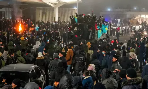 ഇന്ധന വില വർധനവിനെതിരായ പ്രതിഷേധം; കസാക്കിസ്ഥാനിൽ 8000 പേരെ തടവിലാക്കി