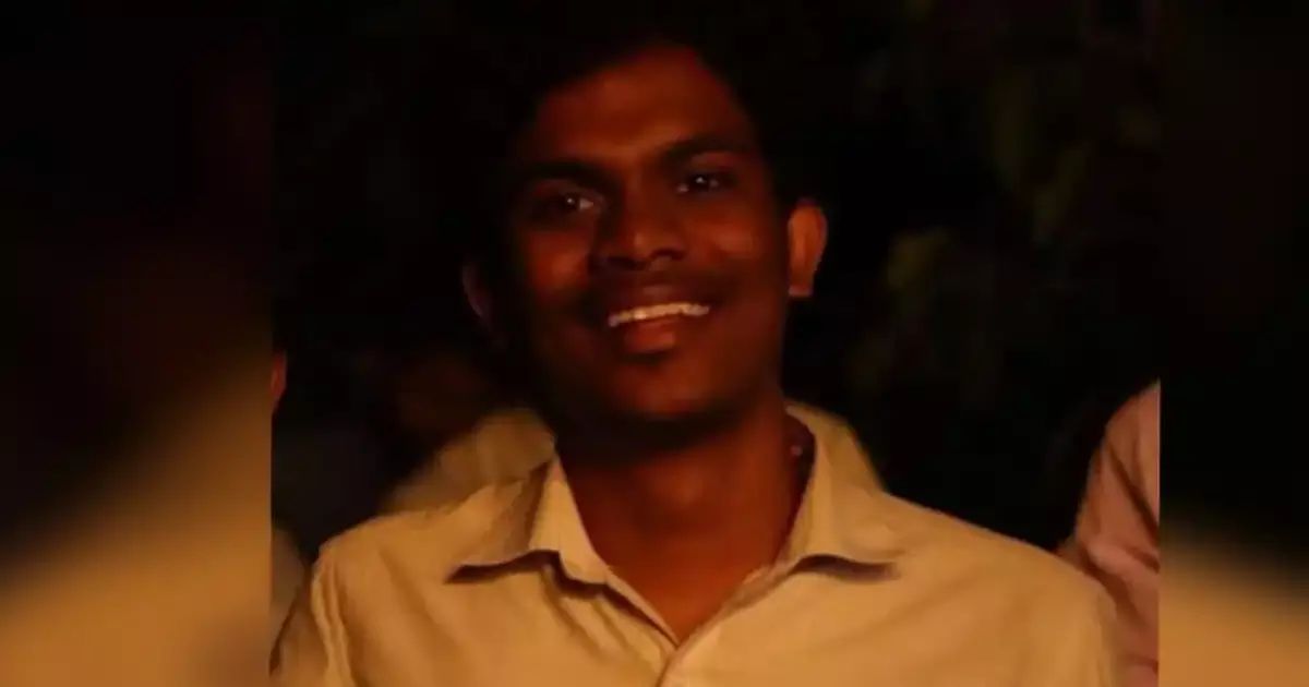 ധീരജിന്റെ പോസ്റ്റുമോര്ട്ടം ഇന്ന്; മൃതദേഹം വിലാപയാത്രയായി തളിപ്പറമ്പിലേക്ക് കൊണ്ടുപോകും ധീരജിന്റെ പോസ്റ്റുമോര്ട്ടം ഇന്ന്; മൃതദേഹം വിലാപയാത്രയായി തളിപ്പറമ്പിലേക്ക് കൊണ്ടുപോകും