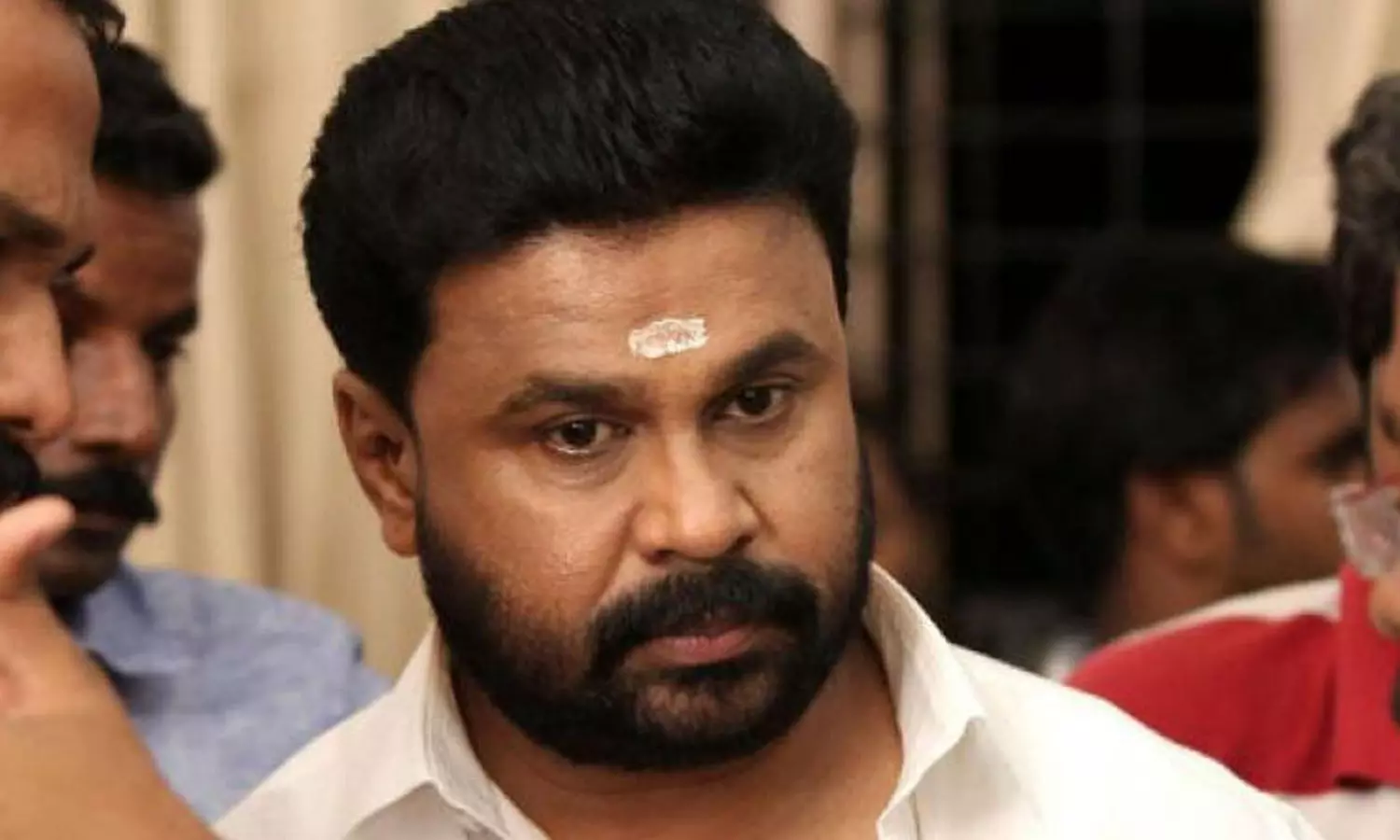 അന്വേഷണ ഉദ്യോഗസ്ഥനെ അപായപ്പെടുത്താൻ ശ്രമിച്ചെന്ന കേസിൽ ദിലീപിനെതിരെ എഫ്ഐആർ സമർപ്പിച്ചു അന്വേഷണ ഉദ്യോഗസ്ഥനെ അപായപ്പെടുത്താൻ ശ്രമിച്ചെന്ന കേസിൽ ദിലീപിനെതിരെ എഫ്ഐആർ സമർപ്പിച്ചു