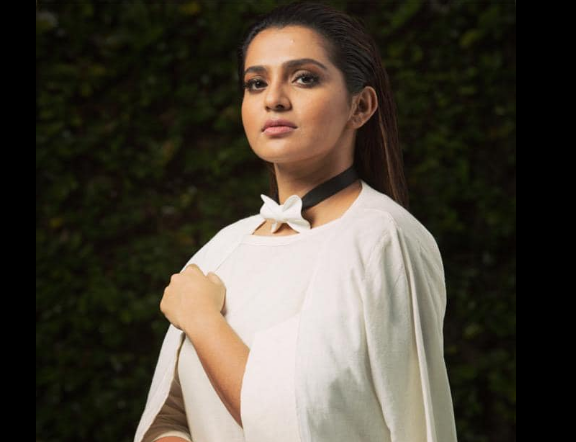 അന്ന് സഹതപിച്ചതും കണ്ണീരൊഴുക്കിയതും ഇതിനായിരുന്നോ? ജസ്റ്റിസ് ഹേമ കമ്മീഷനെതിരെ പാര്‍വതി