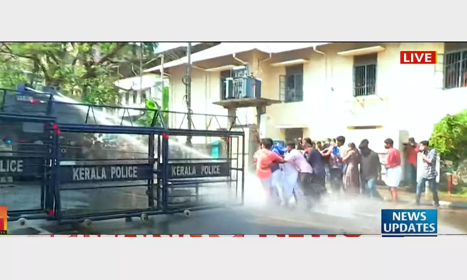 മഹാരാജാസ് കോളജ് ഹോസ്റ്റലിലേക്ക് കെ.എസ്.യു മാർച്ച്; സംഘർഷം