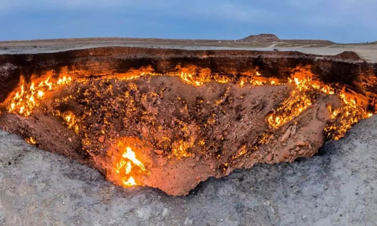 50 വർഷമായി അണയാത്ത നരകത്തിന്റെ വാതിൽ അടയ്ക്കാൻ ഒരുങ്ങി തുർക്ക്മെനിസ്താൻ 50 വർഷമായി അണയാത്ത നരകത്തിന്റെ വാതിൽ അടയ്ക്കാൻ ഒരുങ്ങി തുർക്ക്മെനിസ്താൻ