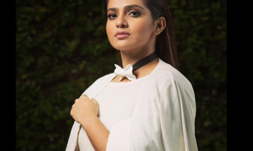 അന്ന് സഹതപിച്ചതും കണ്ണീരൊഴുക്കിയതും ഇതിനായിരുന്നോ? ജസ്റ്റിസ് ഹേമ കമ്മീഷനെതിരെ പാര്‍വതി