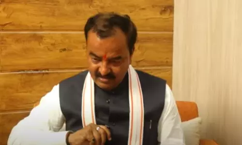 ഹരിദ്വാർ വിദ്വേഷ പ്രസംഗങ്ങളെക്കുറിച്ചുള്ള ചോദ്യം പിടിച്ചില്ല; റിപ്പോർട്ടറുടെ മാസ്‌ക് പിടിച്ചുവലിച്ചു, ബിബിസി അഭിമുഖം അവസാനിപ്പിച്ച് യുപി ഉപമുഖ്യമന്ത്രി