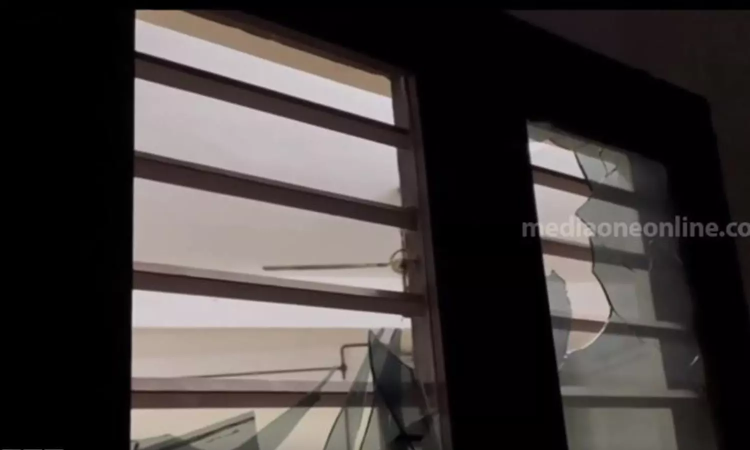 കൊയിലാണ്ടിയിൽ ബ്ലോക്ക് കോൺഗ്രസ് കമ്മറ്റി ഓഫീസിനു നേരെ ആക്രമണം കൊയിലാണ്ടിയിൽ ബ്ലോക്ക് കോൺഗ്രസ് കമ്മറ്റി ഓഫീസിനു നേരെ ആക്രമണം