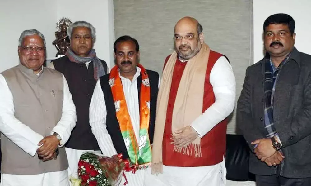 രാജിക്കൊരുങ്ങി; യുപി മന്ത്രിയെ അടിയന്തരമായി ഡൽഹിക്ക് വിളിപ്പിച്ച് അമിത് ഷാ