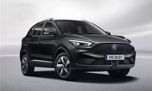 ഒറ്റ ചാർജിൽ തിരുവനന്തപുരത്ത് നിന്ന് കണ്ണൂരിലെത്താം; ഞെട്ടിക്കാൻ എംജിയുടെ സെഡ് എസ് ഇവിയുടെ പുതിയ അവതാരം വരുന്നു