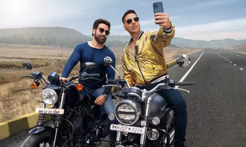 ഡാന്‍സ് കളിച്ച് സെല്‍ഫി എടുത്ത് അക്ഷയ്‍യും ഇമ്രാനും; ഡ്രൈവിങ് ലൈസന്‍സ് ഹിന്ദി റീമേക്ക് സെല്‍ഫി ടീസര്‍