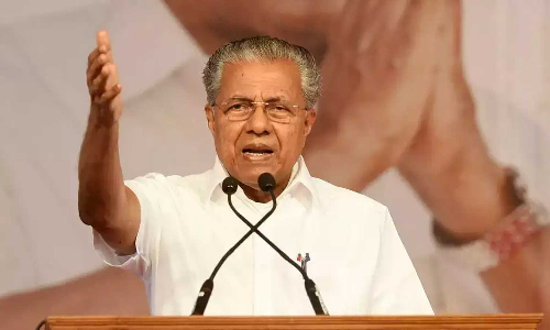 സിപിഎം ജില്ലാ പൊതുസമ്മേളനം: ലീഗിനെ പരാമർശിക്കാതെ കോഴിക്കോട് കടപ്പുറത്ത് പിണറായിയുടെ പ്രസംഗം