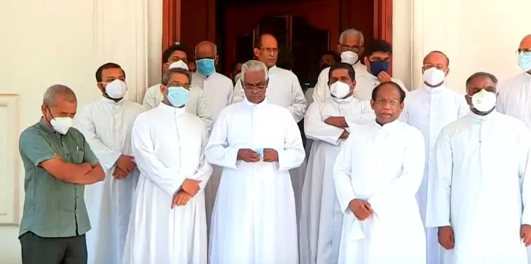 ഏകീകൃത കുർബാന നടപ്പിലാക്കുന്നതിനെതിരെ സമരം ശക്തമാക്കി അങ്കമാലി അതിരൂപത ഏകീകൃത കുർബാന നടപ്പിലാക്കുന്നതിനെതിരെ സമരം ശക്തമാക്കി അങ്കമാലി അതിരൂപത