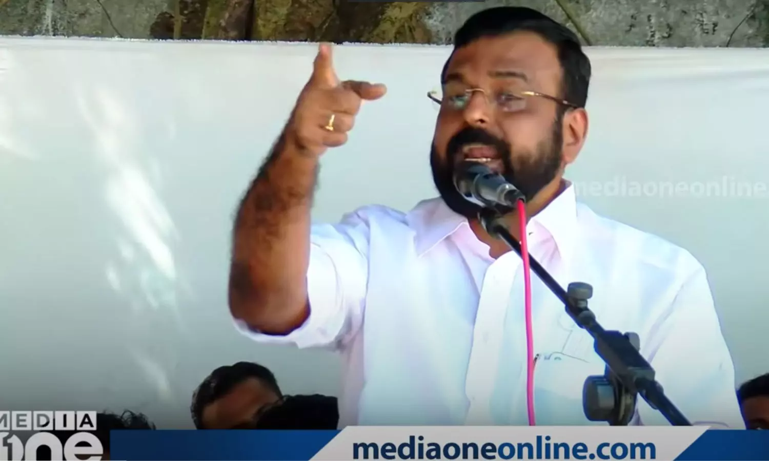 ആളുകളെ ഉപദ്രവിച്ചാൽ സുധാകരനെ പേപ്പട്ടിയെപ്പോലെ തല്ലിക്കൊല്ലും; വിവാദ പരാമർശവുമായി കെ.പി അനിൽകുമാർ ആളുകളെ ഉപദ്രവിച്ചാൽ സുധാകരനെ പേപ്പട്ടിയെപ്പോലെ തല്ലിക്കൊല്ലും; വിവാദ പരാമർശവുമായി കെ.പി അനിൽകുമാർ