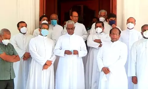 ഏകീകൃത കുർബാന നടപ്പിലാക്കുന്നതിനെതിരെ  സമരം ശക്തമാക്കി അങ്കമാലി അതിരൂപത