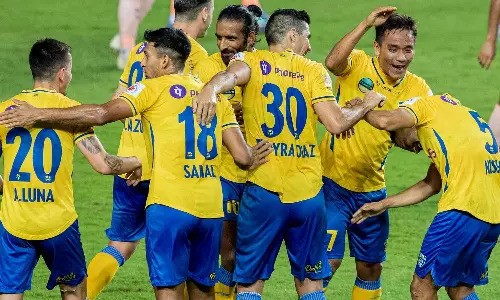 തോൽവിയറിയാതെ പത്ത് മത്സരങ്ങൾ! അമ്പരപ്പിച്ച് കേരള ബ്ലാസ്റ്റേഴ്‌സ്