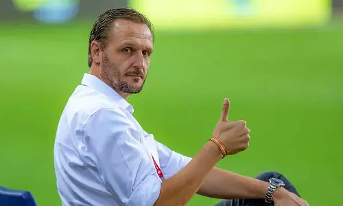 ഇനിയും പോകാനുണ്ട്, സമ്മർദത്തിന് അടിമപ്പെട്ട് കളിക്കില്ല: വുകോമനോവിച്ച്