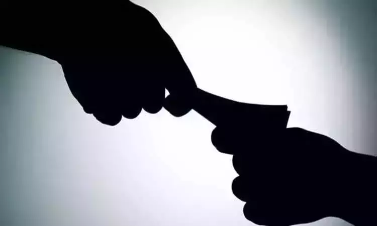 ബഹ്‌റൈനില്‍  കൈക്കൂലി ആവശ്യപ്പെട്ട ഉദ്യോഗസ്​ഥന്​ ഏഴ്​ വർഷം തടവ്​