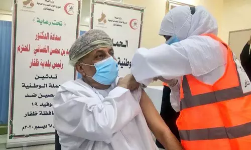 കോവിഡ്; ഒമാനിൽ ബൂസ്റ്റർ ഡോസായി ആസ്ട്രസെനക്ക സ്വീകരിക്കാം