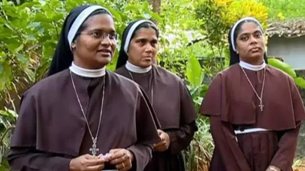 പണവും സ്വാധീനവുമുണ്ടെങ്കില് എന്തും നേടാവുന്ന കാലം; നീതി കിട്ടുംവരെ മുന്നോട്ടുപോകുമെന്ന് സിസ്റ്റര് അനുപമ പണവും സ്വാധീനവുമുണ്ടെങ്കില് എന്തും നേടാവുന്ന കാലം; നീതി കിട്ടുംവരെ മുന്നോട്ടുപോകുമെന്ന് സിസ്റ്റര് അനുപമ