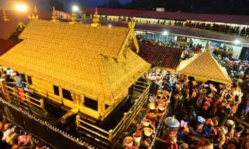 ഇന്ന് മകരവിളക്ക്; സന്നിധാനത്തേക്ക് തീര്ഥാടകരുടെ ഒഴുക്ക് ഇന്ന് മകരവിളക്ക്; സന്നിധാനത്തേക്ക് തീര്ഥാടകരുടെ ഒഴുക്ക്