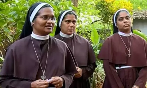 പണവും സ്വാധീനവുമുണ്ടെങ്കില് എന്തും നേടാവുന്ന കാലം; നീതി കിട്ടുംവരെ മുന്നോട്ടുപോകുമെന്ന് സിസ്റ്റര് അനുപമ പണവും സ്വാധീനവുമുണ്ടെങ്കില് എന്തും നേടാവുന്ന കാലം; നീതി കിട്ടുംവരെ മുന്നോട്ടുപോകുമെന്ന് സിസ്റ്റര് അനുപമ