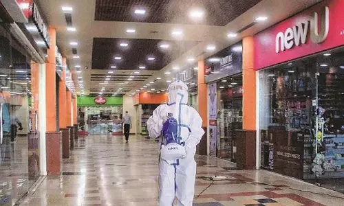 ഗർഭിണികൾക്ക് വർക്ക് ഫ്രം ഹോം; മാളുകളിലും നിയന്ത്രണം