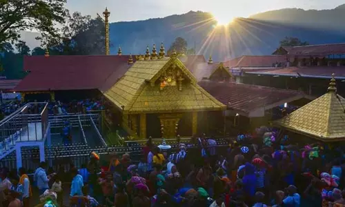 മകരജ്യോതി ദർശിച്ച് ഭക്തർ; സന്നിധാനം ഭക്തിസാന്ദ്രം