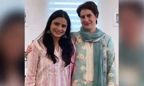 ബോളിവുഡ് നടിയെ സ്ഥാനാര്‍ഥിയാക്കി കോണ്‍ഗ്രസ്, പരിഹാസവുമായി ബി.ജെ.പി; സമൃതി ഇറാനിയെ ചെക്ക് വെച്ച് സോഷ്യല്‍ മീഡിയ