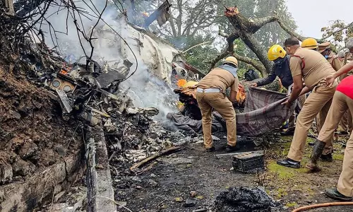 കൂനൂർ ഹെലികോപ്റ്റർ അപകടം: കാലാവസ്ഥാകാരണങ്ങളാണ് അപകടത്തിലേക്ക് നയിച്ചതെന്ന് വ്യോമസേന
