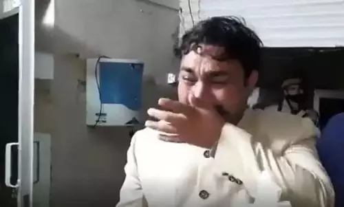 കാശ് വാങ്ങി സീറ്റ് തരാതെ പാര്ട്ടി കളിയാക്കി വിട്ടു; പൊട്ടിക്കരഞ്ഞ് ബി.എസ്.പി നേതാവ് കാശ് വാങ്ങി സീറ്റ് തരാതെ പാര്ട്ടി കളിയാക്കി വിട്ടു; പൊട്ടിക്കരഞ്ഞ് ബി.എസ്.പി നേതാവ്