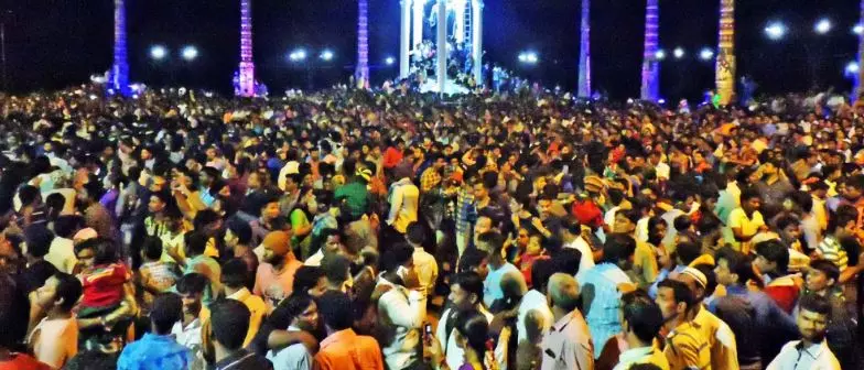 ആള്ക്കൂട്ട നിയന്ത്രണം മതചടങ്ങുകൾക്കും ബാധകമാക്കി; കോടതി പ്രവർത്തനം ഇനി ഓൺലൈനിൽ ആള്ക്കൂട്ട നിയന്ത്രണം മതചടങ്ങുകൾക്കും ബാധകമാക്കി; കോടതി പ്രവർത്തനം ഇനി ഓൺലൈനിൽ