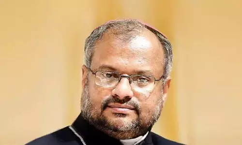 വൈക്കം ഡി വൈഎസ് പി കുറവിലങ്ങാട് മഠത്തിലെത്തി; പരാതിക്കാരിയുമായി കൂടിക്കാഴ്ച നടത്തുന്നു