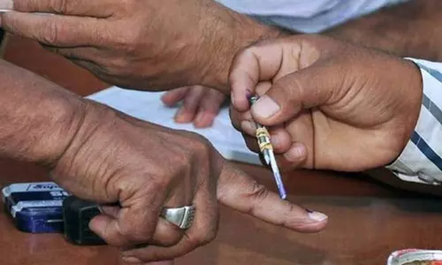 കോവിഡ് വ്യാപനം: പശ്ചിമ ബംഗാളിലെ തദ്ദേശ തെരഞ്ഞെടുപ്പ് മാറ്റിവെച്ചു കോവിഡ് വ്യാപനം: പശ്ചിമ ബംഗാളിലെ തദ്ദേശ തെരഞ്ഞെടുപ്പ് മാറ്റിവെച്ചു