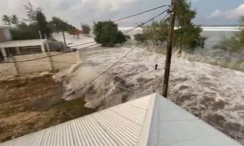കടലിനടിയിൽ അഗ്നിപർവ്വതം പൊട്ടിത്തെറിച്ചു;ടോംഗോയിൽ സുനാമി മുന്നറിയിപ്പ്