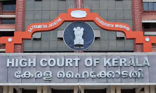 കോവിഡ് വ്യാപനം; സംസ്ഥാനത്തെ കോടതികൾ ഓൺലൈനായി പ്രവർത്തിക്കണമെന്ന് ഹൈക്കോടതി