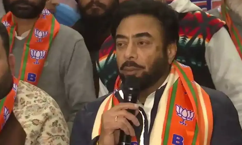 സോനു സൂദിന്റെ സഹോദരിക്ക് സീറ്റു നൽകി; ബിജെപിയിലേക്ക് ചേക്കേറി കോൺഗ്രസ് എംഎൽഎ