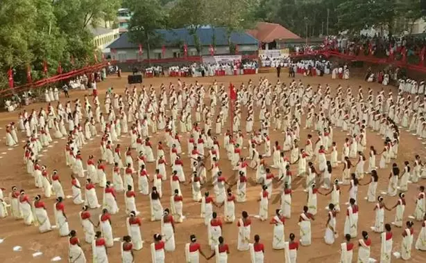 തിരുവനന്തപുരത്ത് ക്ഷമാപണം, തൃശൂരിൽ ന്യായീകരണം; വിവാദമൊടുങ്ങാതെ സിപിഎം തിരുവാതിര തിരുവനന്തപുരത്ത് ക്ഷമാപണം, തൃശൂരിൽ ന്യായീകരണം; വിവാദമൊടുങ്ങാതെ സിപിഎം തിരുവാതിര