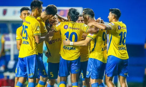 ബ്ലാസ്‌റ്റേഴ്‌സിന്റെ കളി മാറ്റിവയ്ക്കുമോ? ഇന്ന് വൈകിട്ട് നിർണായക യോഗം