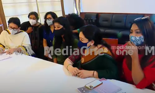 നടിയെ ആക്രമിച്ച കേസ്, ഹേമ കമ്മീഷന്‍: ഡബ്ല്യു.സി.സി വനിതാകമ്മീഷന് മുന്നില്‍