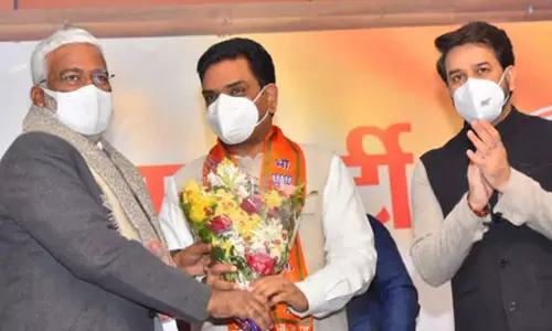 കലാപകാരികൾ എസ്പിയിലും നല്ല വ്യക്തിത്വമുള്ളവരും കലാപകാരികളെ പിടികൂടുന്നവരും ബിജെപിയിലും ചേരുന്നു: കേന്ദ്രമന്ത്രി അനുരാഗ് താക്കൂർ