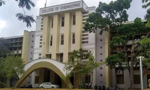 തിരുവനന്തപുരം സി ഇ ടി എഞ്ചിനീയറിംഗ് കോളജിലില്‍ കോവിഡ് മാനദണ്ഡം ലംഘിച്ച് പരീക്ഷ