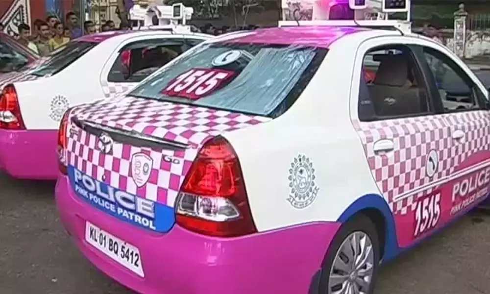 പിങ്ക് പൊലീസ് കേസ് : ഡി.ജി.പി ക്ഷമ ചോദിച്ചെന്ന് പെൺകുട്ടിയുടെ പിതാവ് പിങ്ക് പൊലീസ് കേസ് : ഡി.ജി.പി ക്ഷമ ചോദിച്ചെന്ന് പെൺകുട്ടിയുടെ പിതാവ്