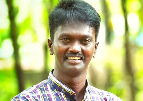 കാറപകടത്തിൽ വാവ സുരേഷിന് പരിക്ക്