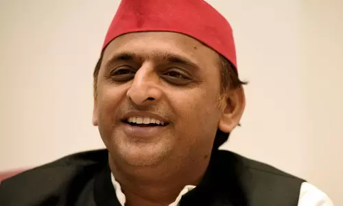 യോഗിയെ നേരിടാമോ? സീറ്റ് നൽകാം; ബിജെപി എംഎൽഎയ്ക്ക് ഓഫറുമായി അഖിലേഷ് യാദവ്