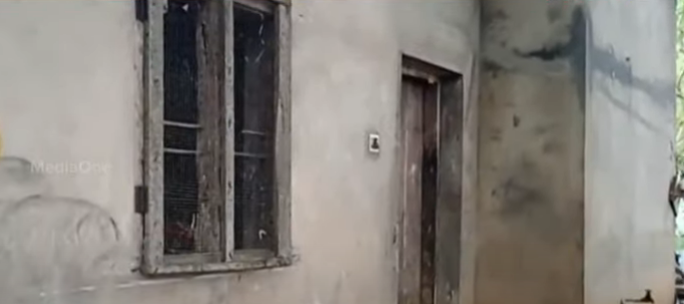 ഒറ്റയ്ക്ക് താമസിക്കുന്ന വയോധികന്‍റെ വീടിന് നേരെ ആക്രമണം