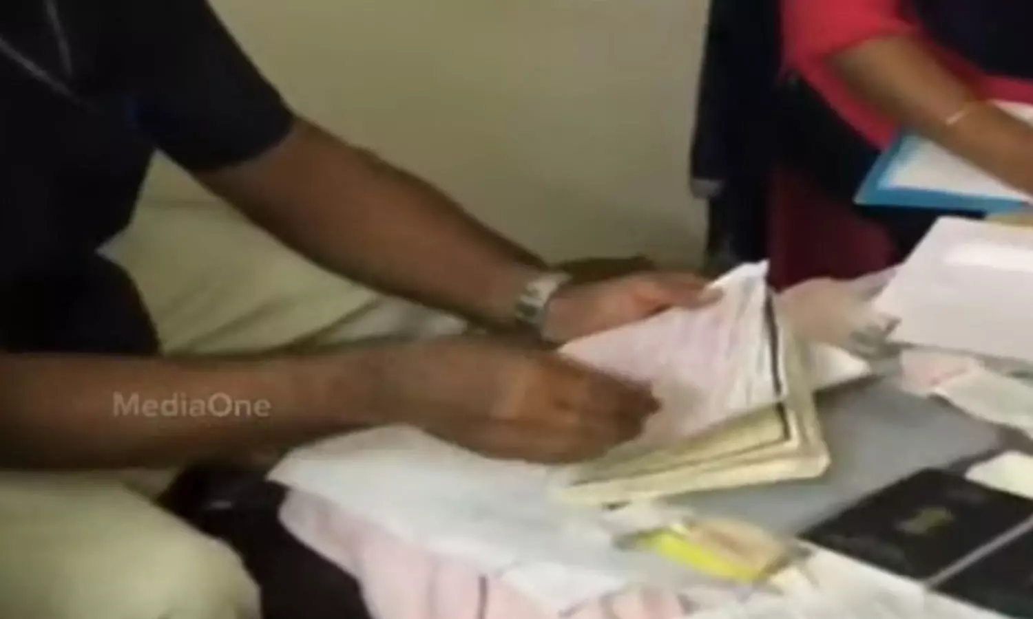 വിജിലന്സ് അന്വേഷണം നേരിടുന്ന ഉദ്യോഗസ്ഥന് വീണ്ടും ജോലിയില് വിജിലന്സ് അന്വേഷണം നേരിടുന്ന ഉദ്യോഗസ്ഥന് വീണ്ടും ജോലിയില്