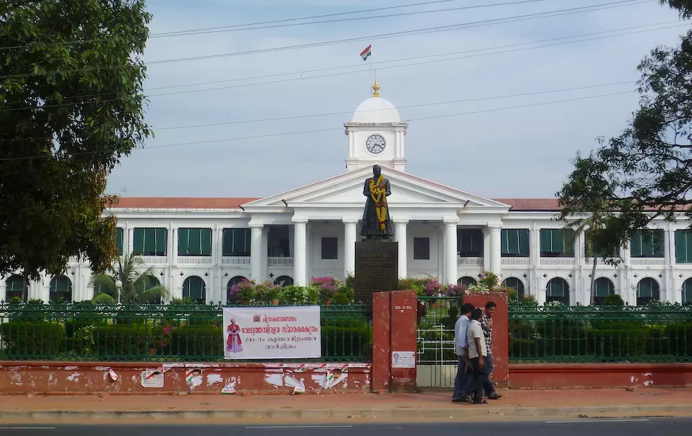 സെക്രട്ടറിയേറ്റിലും കെ.എസ്.ആർ.ടി.സിയിലും കോവിഡ് വ്യാപനം; കർശന നിയന്ത്രണങ്ങൾ സെക്രട്ടറിയേറ്റിലും കെ.എസ്.ആർ.ടി.സിയിലും കോവിഡ് വ്യാപനം; കർശന നിയന്ത്രണങ്ങൾ