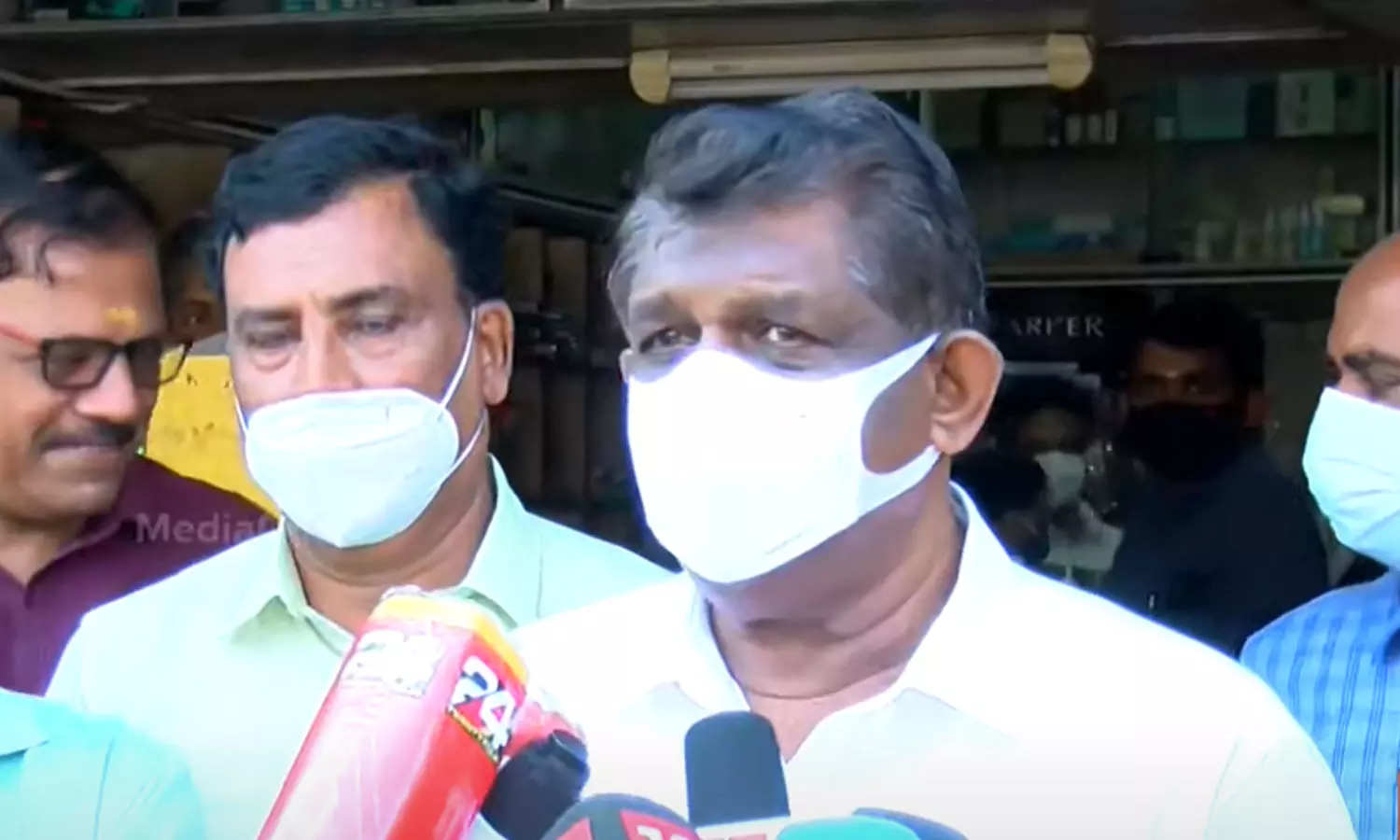 കെ.എസ്.ആർ.ടി.സിയിലെ കോവിഡ് വ്യാപനം; ഒരു സർവീസും മുടങ്ങുന്ന സാഹചര്യമില്ല ചില ജീവനക്കാർ മനപ്പൂർവം പ്രതിസന്ധി സൃഷ്ടിക്കുന്നു: ഗതാഗത മന്ത്രി