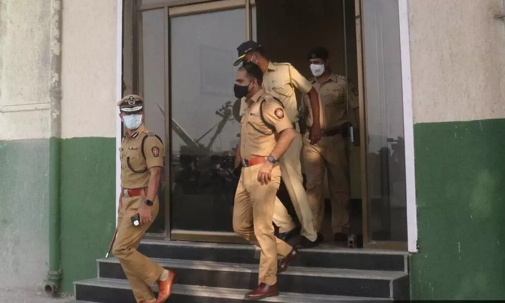 സ്ത്രീകൾക്കെതിരായ അതിക്രമങ്ങൾ: പൊലീസിന് മാർഗനിർദേശങ്ങളുമായി മഹാരാഷ്ട്ര സർക്കാർ സ്ത്രീകൾക്കെതിരായ അതിക്രമങ്ങൾ: പൊലീസിന് മാർഗനിർദേശങ്ങളുമായി മഹാരാഷ്ട്ര സർക്കാർ